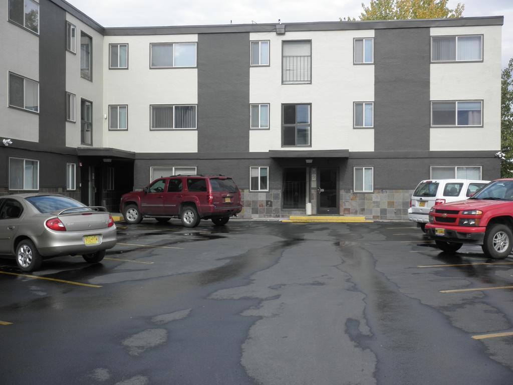 Anchorage Uptown Suites Экстерьер фото
