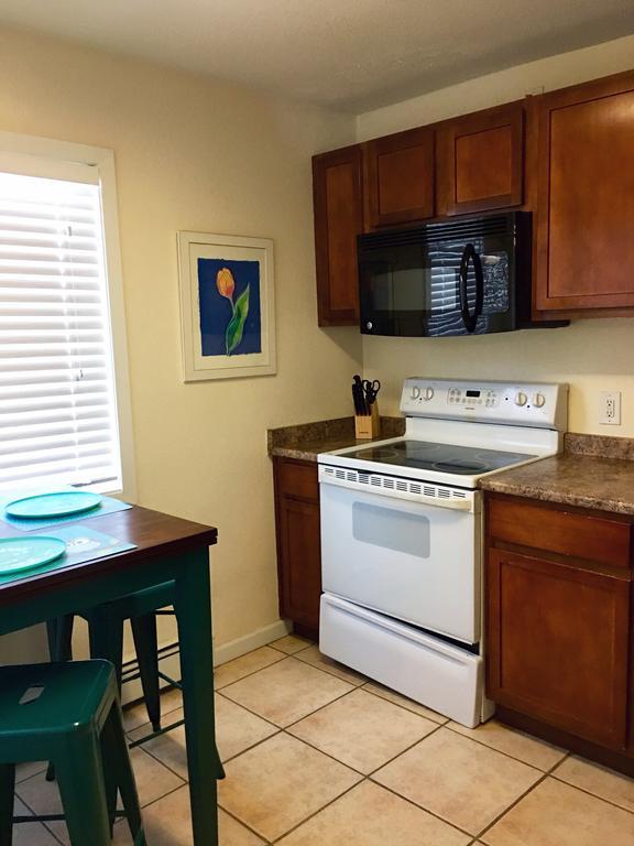 Anchorage Uptown Suites Экстерьер фото