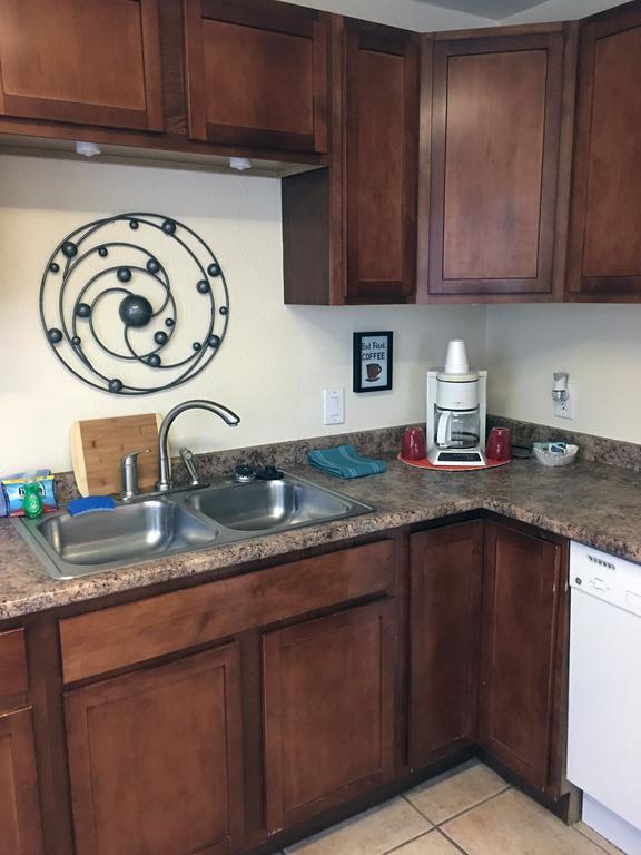Anchorage Uptown Suites Экстерьер фото