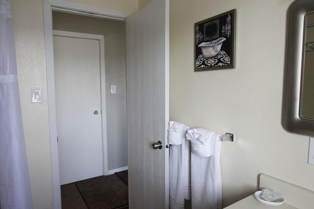 Anchorage Uptown Suites Экстерьер фото