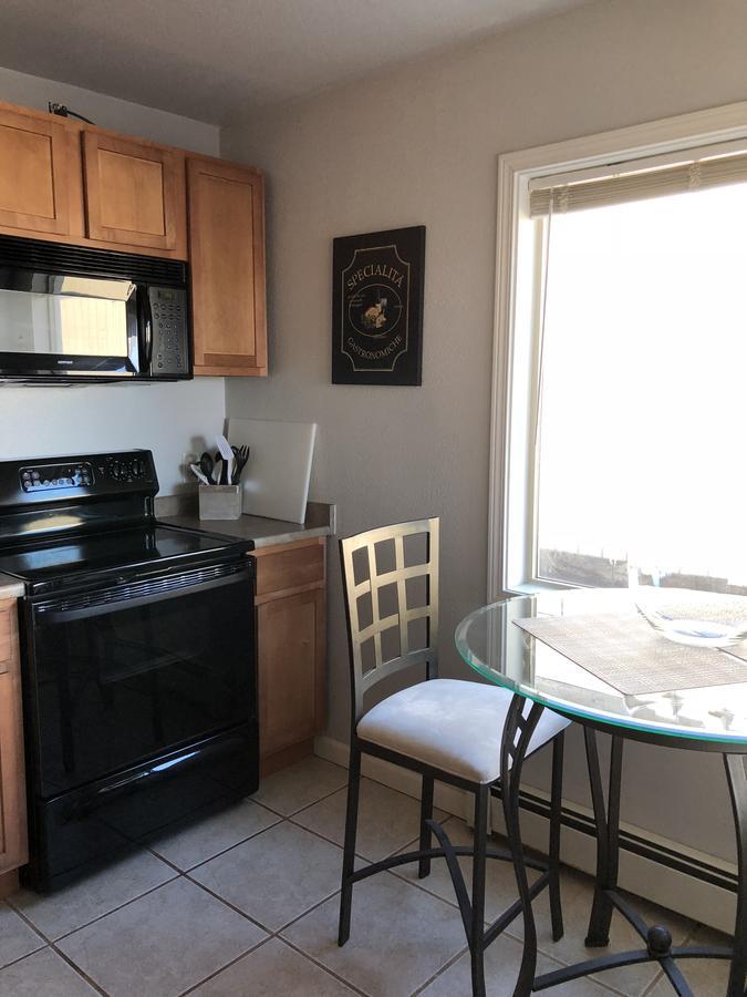 Anchorage Uptown Suites Экстерьер фото