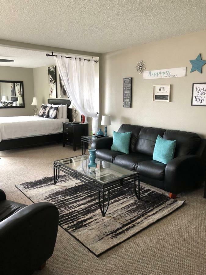 Anchorage Uptown Suites Экстерьер фото