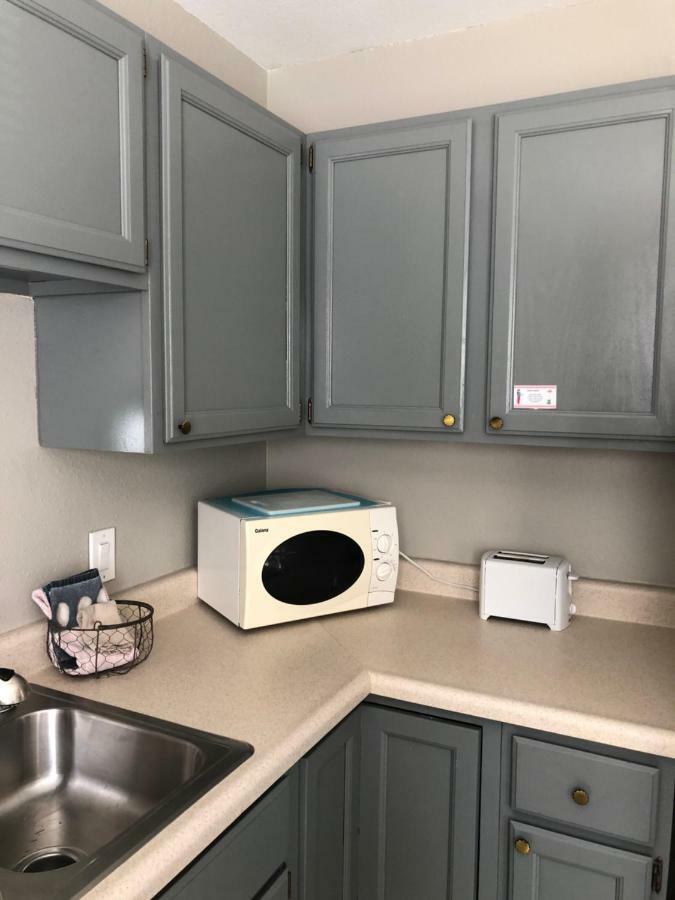 Anchorage Uptown Suites Экстерьер фото