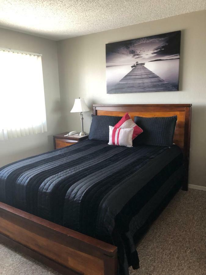 Anchorage Uptown Suites Экстерьер фото