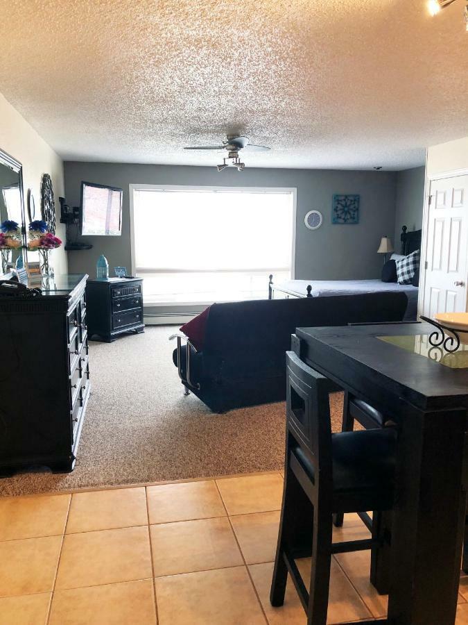 Anchorage Uptown Suites Экстерьер фото